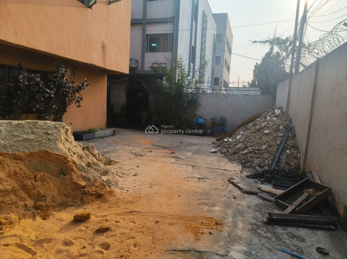 Fence & Gated Block of 6nos 3br Flats, Off Ikorodu Road, Ilupeju, Lagos, Office Space for Rent