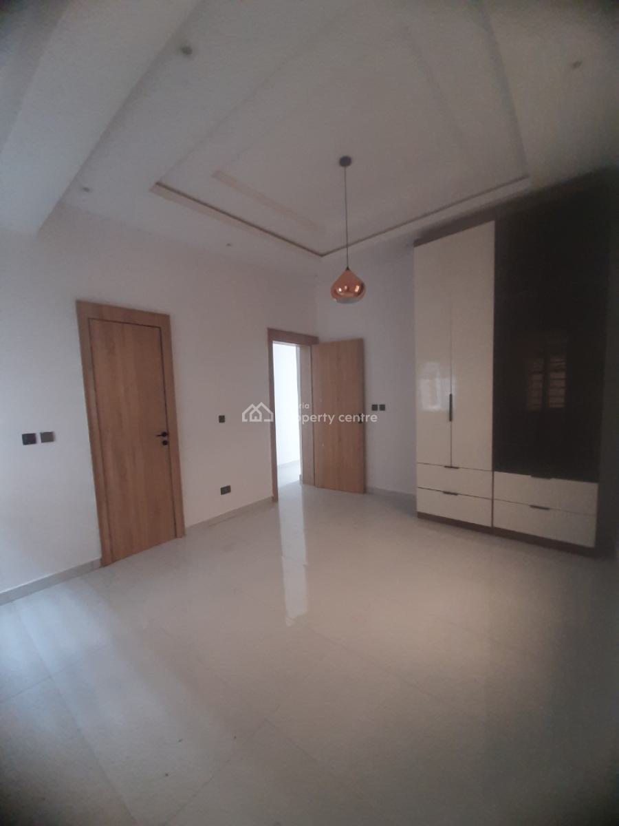 Serviced 2 Bedroom En-suite Flat. It Will Come Fitted with Open Kitche, Victoria Island (vi), Lagos, Flat / Apartment for Rent
