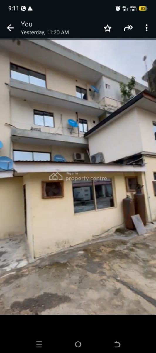 Corner-piece Shopping Mall Formerly Occupied By a Major Bank. 	-	16 Un, Victoria Island (vi), Lagos, Commercial Property for Sale
