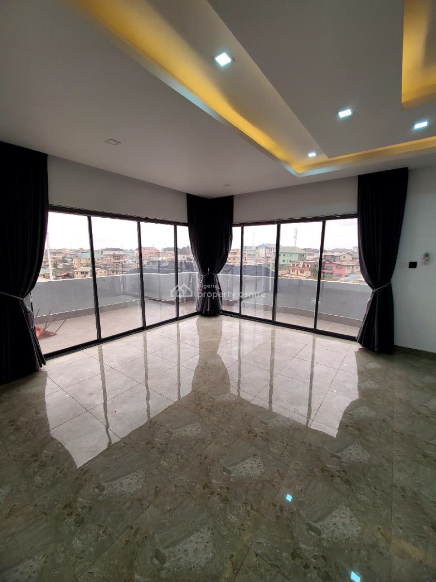 Luxury and Spacious 3 Bedroom Penthouse with Pool &elevator at Gbagada, Ifako, Gbagada, Lagos, Flat / Apartment for Sale