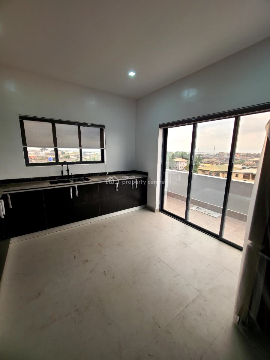Luxury and Spacious 3 Bedroom Penthouse with Pool &elevator at Gbagada, Ifako, Gbagada, Lagos, Flat / Apartment for Sale