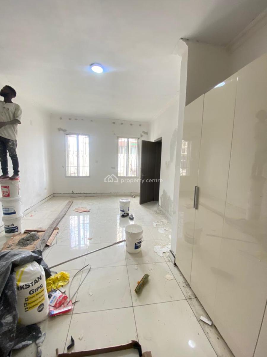 Spacious 3 Bedroom Apartment with Bq and Pool, Lekki Phase 1, Lekki, Lagos, Flat / Apartment for Rent