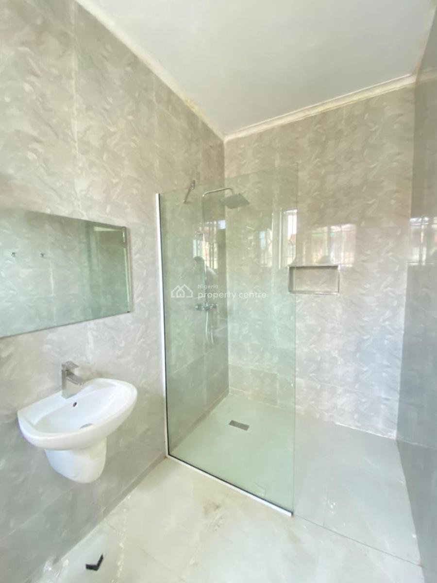 Spacious 3 Bedroom Apartment with Bq and Pool, Lekki Phase 1, Lekki, Lagos, Flat / Apartment for Rent