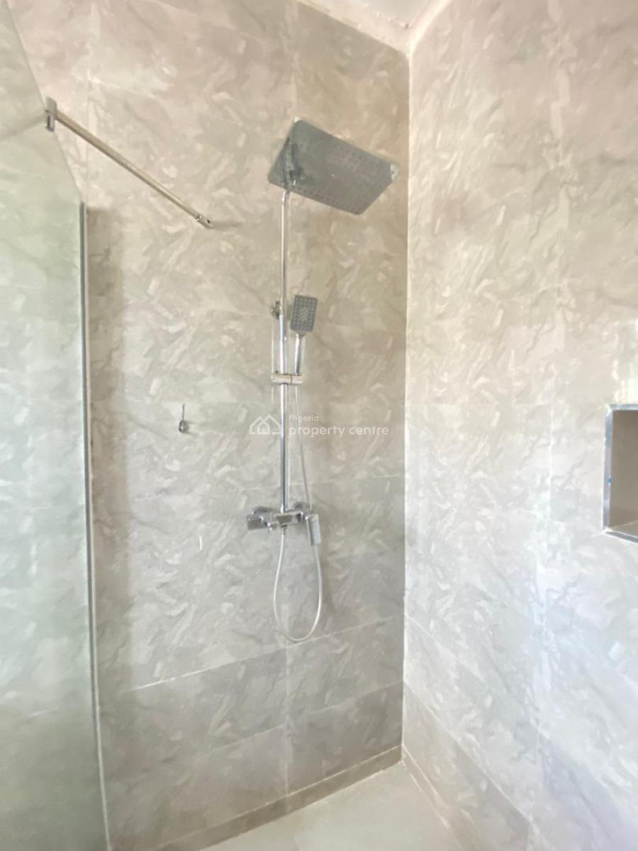 Spacious 3 Bedroom Apartment with Bq and Pool, Lekki Phase 1, Lekki, Lagos, Flat / Apartment for Rent