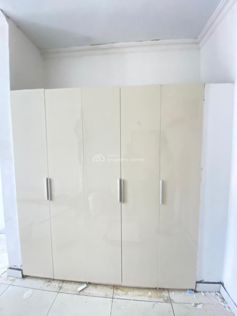 Spacious 3 Bedroom Apartment with Bq and Pool, Lekki Phase 1, Lekki, Lagos, Flat / Apartment for Rent