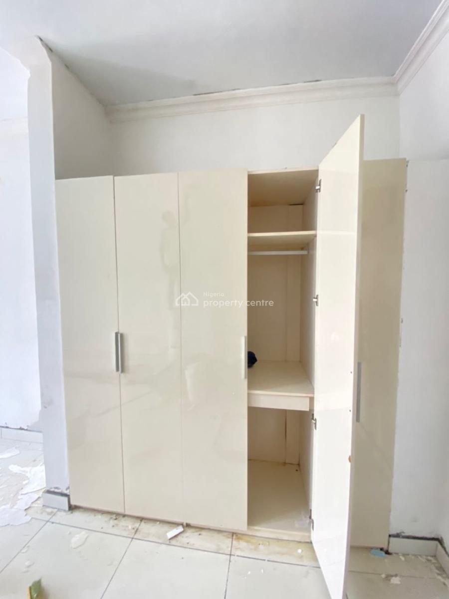 Spacious 3 Bedroom Apartment with Bq and Pool, Lekki Phase 1, Lekki, Lagos, Flat / Apartment for Rent