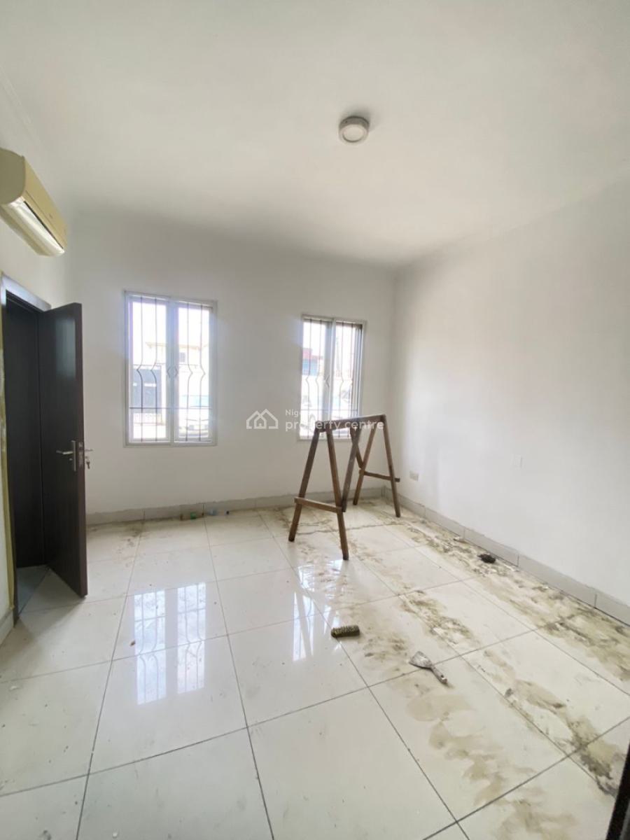 Spacious 3 Bedroom Apartment with Bq and Pool, Lekki Phase 1, Lekki, Lagos, Flat / Apartment for Rent