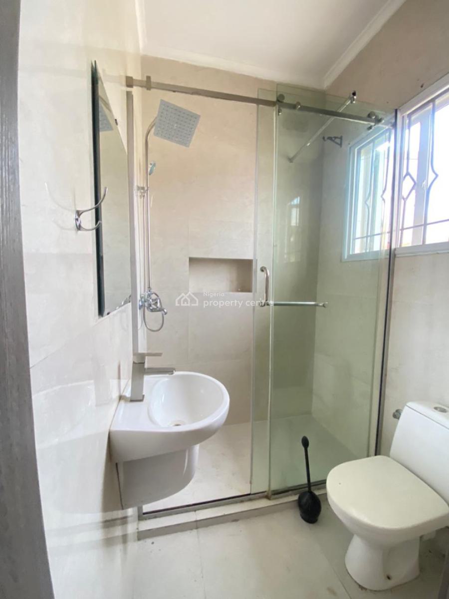 Spacious 3 Bedroom Apartment with Bq and Pool, Lekki Phase 1, Lekki, Lagos, Flat / Apartment for Rent