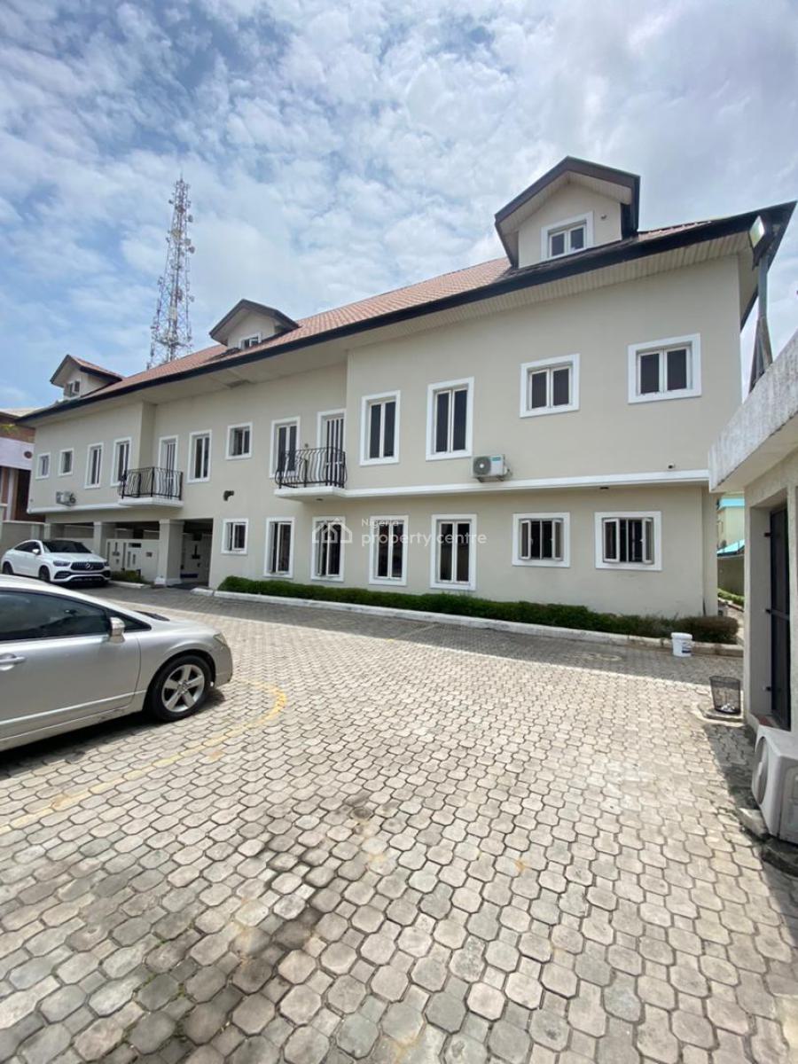 Spacious 3 Bedroom Apartment with Bq and Pool, Lekki Phase 1, Lekki, Lagos, Flat / Apartment for Rent