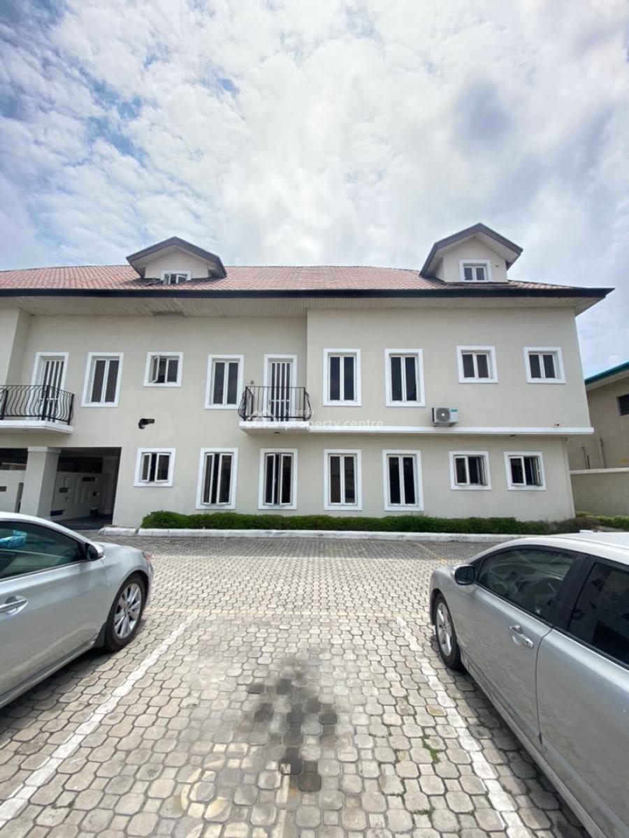 Spacious 3 Bedroom Apartment with Bq and Pool, Lekki Phase 1, Lekki, Lagos, Flat / Apartment for Rent