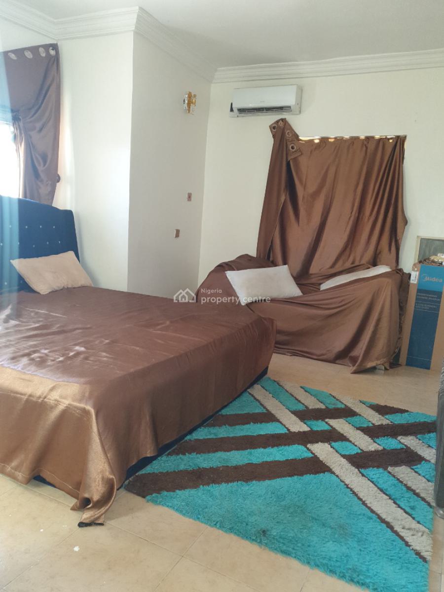 Spacious Fitted Self-contained, Ologolo, Lekki, Lagos, Flat / Apartment for Rent