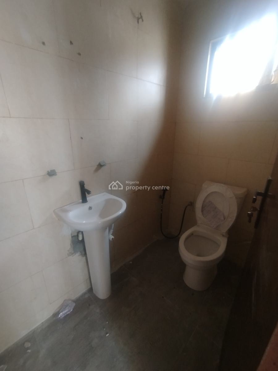 Well Renovated Spacious 4 Bedroom Penthouse, Off Admiralty Way, Lekki Phase 1, Lekki, Lagos, Flat / Apartment for Rent