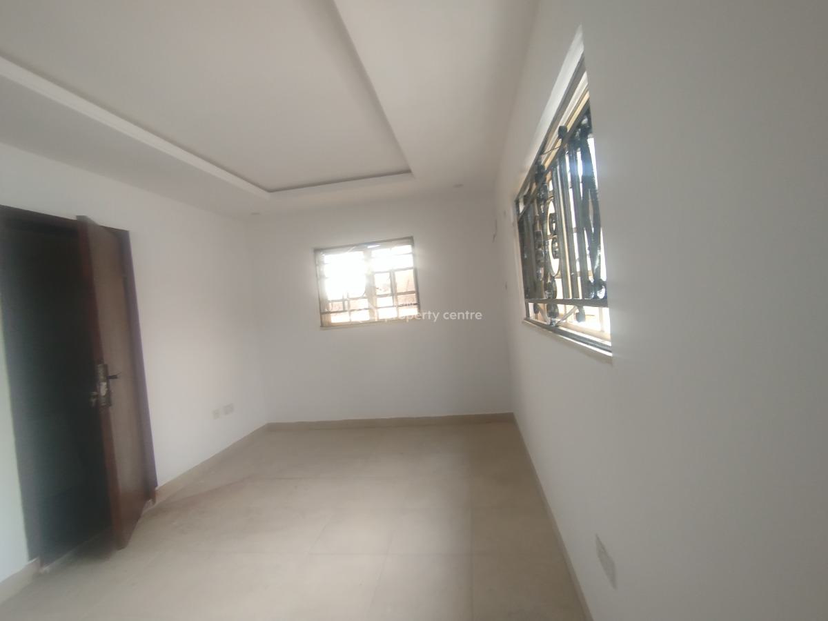 Well Renovated Spacious 4 Bedroom Penthouse, Off Admiralty Way, Lekki Phase 1, Lekki, Lagos, Flat / Apartment for Rent