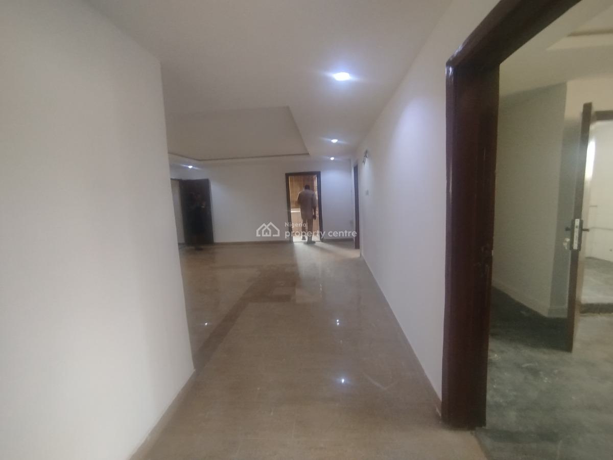 Well Renovated Spacious 4 Bedroom Penthouse, Off Admiralty Way, Lekki Phase 1, Lekki, Lagos, Flat / Apartment for Rent