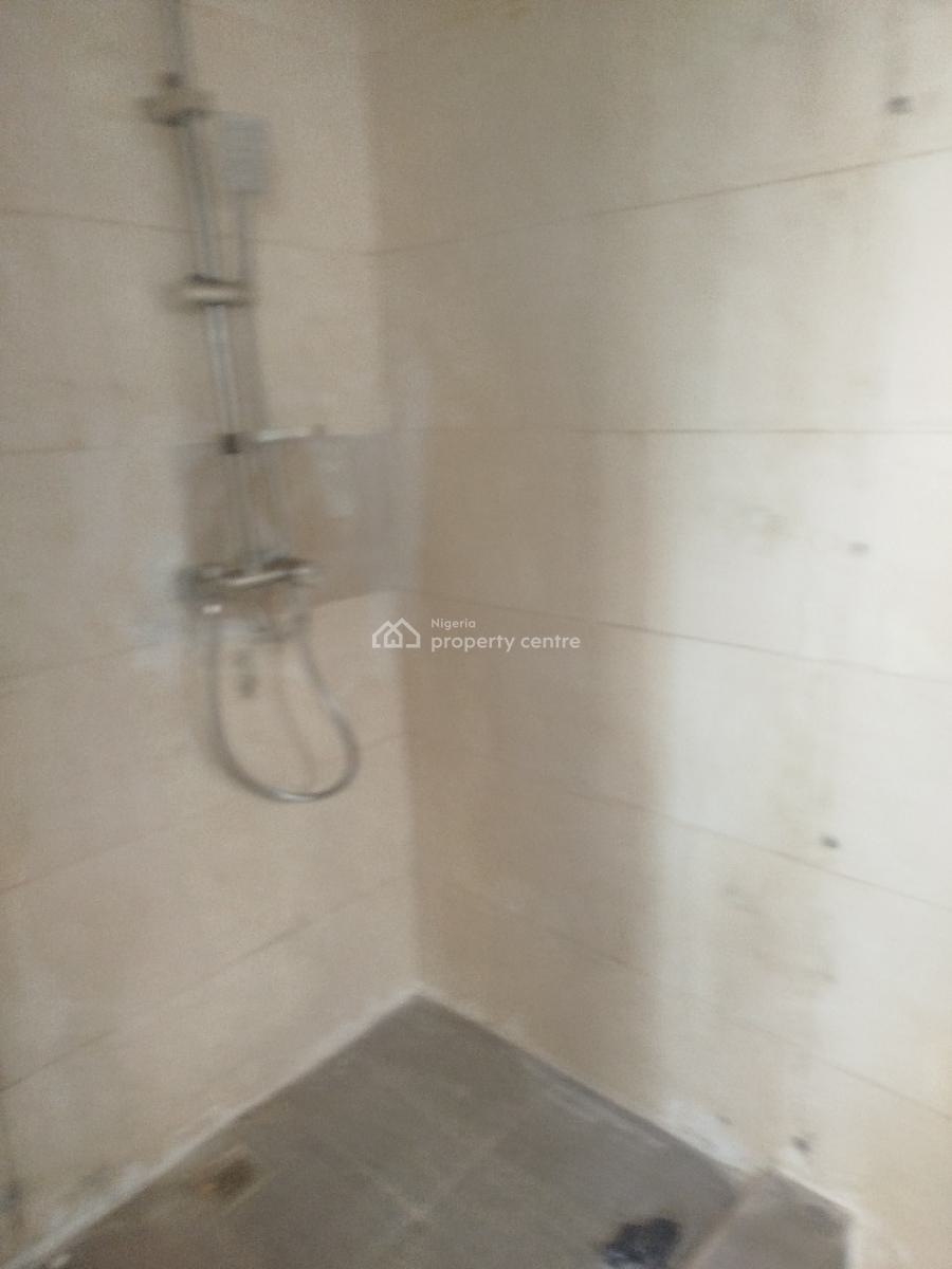 Well Renovated Spacious 4 Bedroom Penthouse, Off Admiralty Way, Lekki Phase 1, Lekki, Lagos, Flat / Apartment for Rent