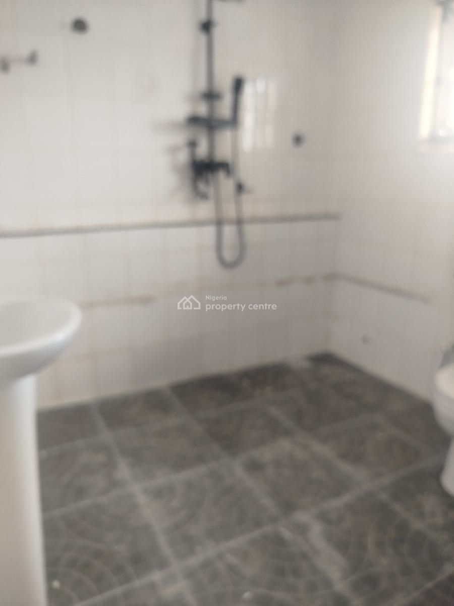 Well Renovated Spacious 4 Bedroom Penthouse, Off Admiralty Way, Lekki Phase 1, Lekki, Lagos, Flat / Apartment for Rent