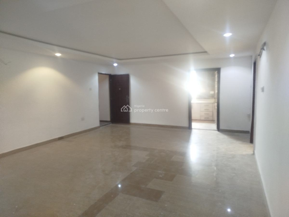 Well Renovated Spacious 4 Bedroom Penthouse, Off Admiralty Way, Lekki Phase 1, Lekki, Lagos, Flat / Apartment for Rent