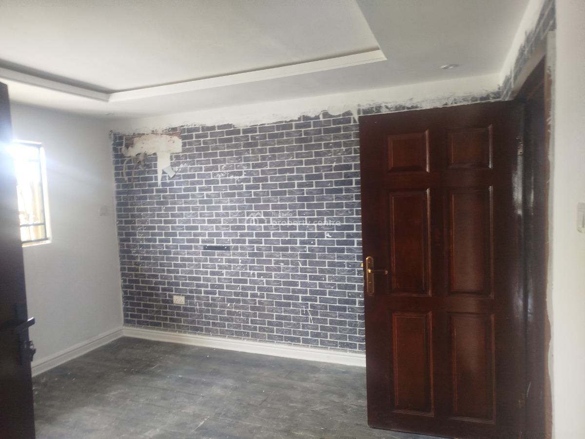 Well Renovated Spacious 4 Bedroom Penthouse, Off Admiralty Way, Lekki Phase 1, Lekki, Lagos, Flat / Apartment for Rent