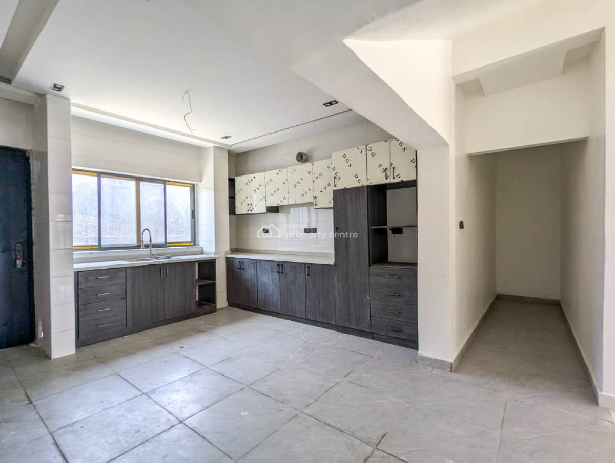 Spacious 4-bedroom Terraced Triplex in a Secure, Upscale Community, Ikate, Lekki, Lagos, Terraced Duplex for Sale