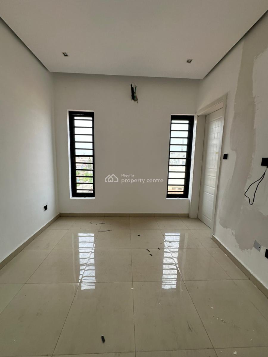 3bedroom Flat with Bq, Gym and Swimmingpool, Lekki Phase 1, Lekki, Lagos, Flat / Apartment for Rent