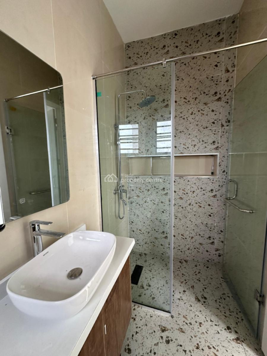 3bedroom Flat with Bq, Gym and Swimmingpool, Lekki Phase 1, Lekki, Lagos, Flat / Apartment for Rent