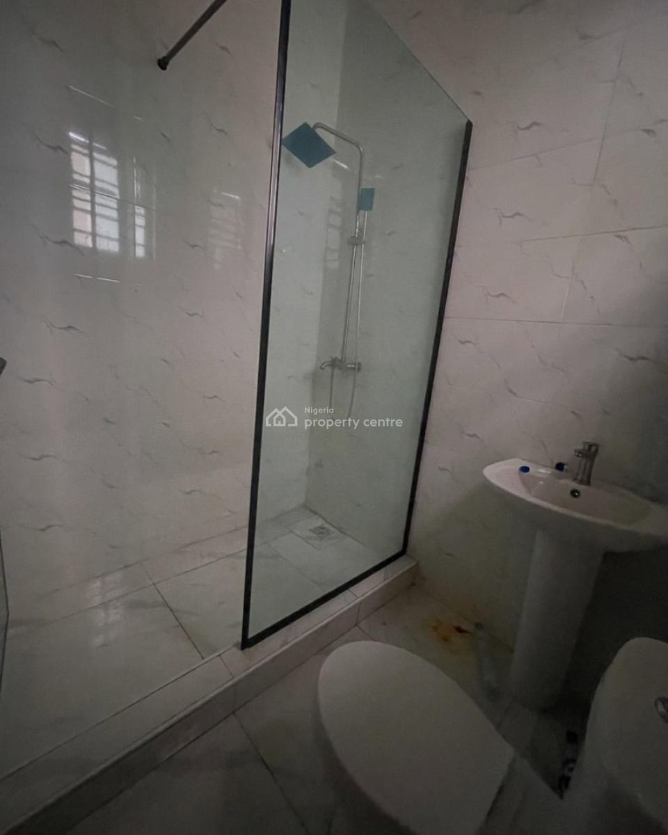 Clean 4bedroom Semi Detached in a Secured Estate, Lekki, Lagos, Flat / Apartment for Rent