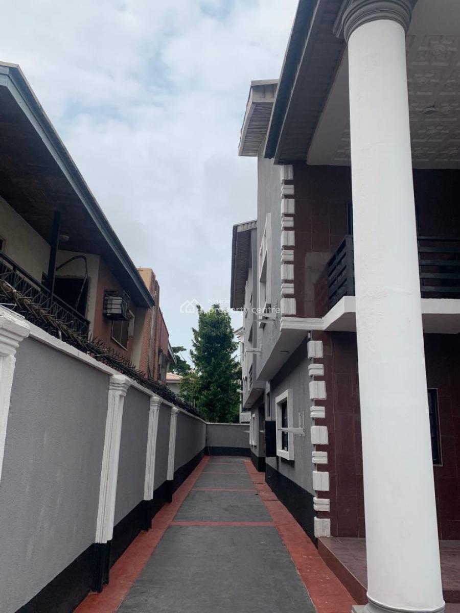 Well Renovated , 6 Bedrooms Detached with a Bq, Off Fola Oshibo, Lekki Phase 1, Lekki, Lagos, House for Rent