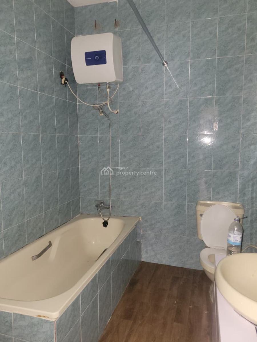 Well Renovated 3 Bedrooms Terrace, Lekki Phase 1, Lekki, Lagos, House for Rent