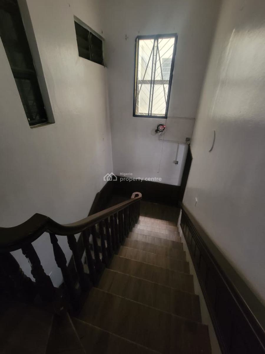 Well Renovated 3 Bedrooms Terrace, Lekki Phase 1, Lekki, Lagos, House for Rent