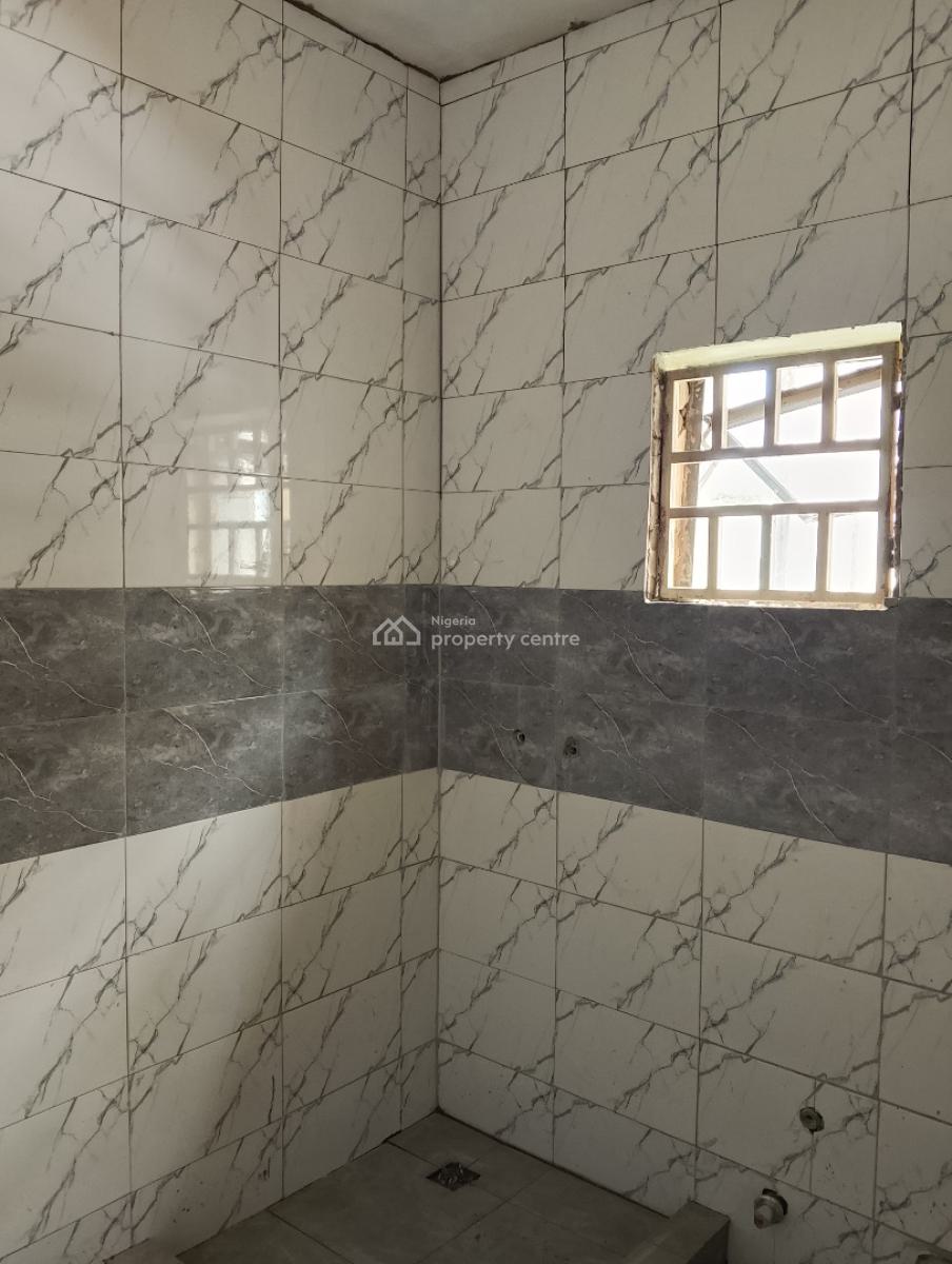 Spacious 3 Bedrooms Flat, T.o.s Benson Crescent, Utako, Abuja, Flat / Apartment for Rent
