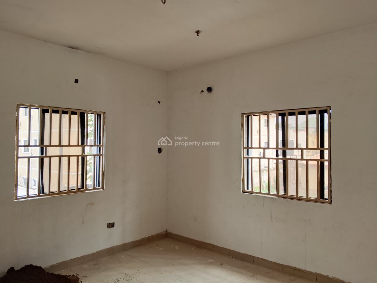 Spacious 3 Bedrooms Flat, T.o.s Benson Crescent, Utako, Abuja, Flat / Apartment for Rent