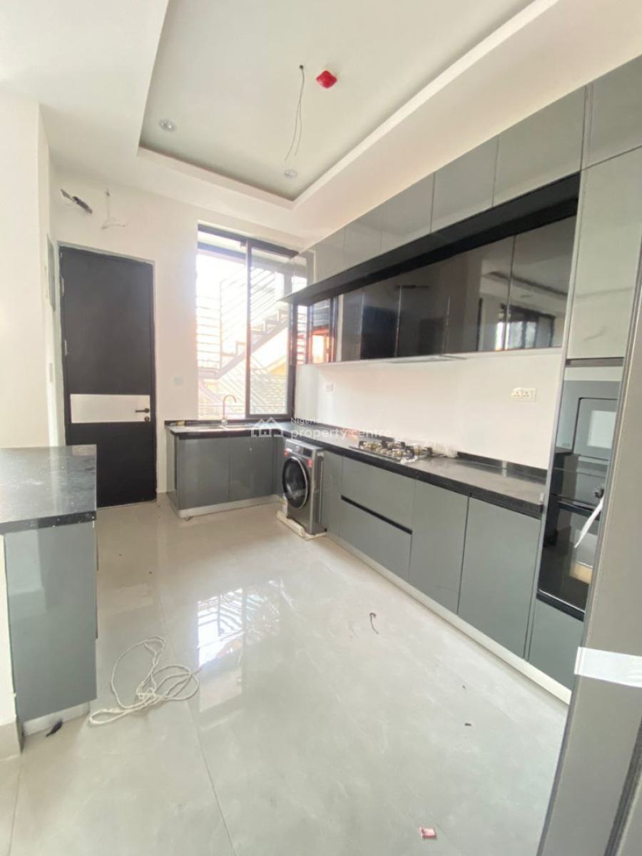 3bedroom Apt Fully Serviced(elevator/ Sw,pool), Off Admiralty Road, Lekki Phase 1, Lekki, Lagos, Flat / Apartment for Rent