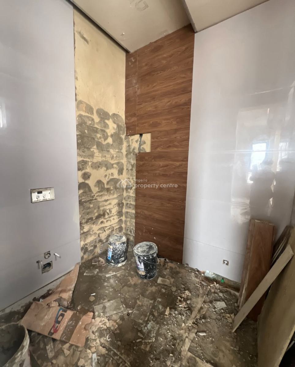 2 Bedroom Penthouse with Bq and Swimming Pool, Lekki Phase 1, Lekki, Lagos, Flat / Apartment for Sale
