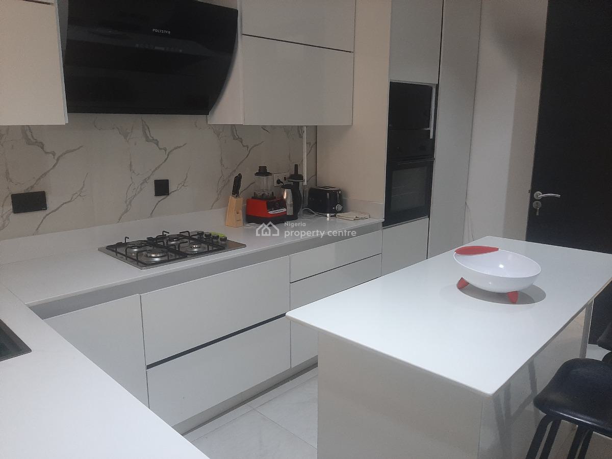 Furnished and Serviced 2 Bedroom En-suite Pentfloor Flat with Fully Fi, Lekki Phase 1, Lekki, Lagos, Flat / Apartment for Rent