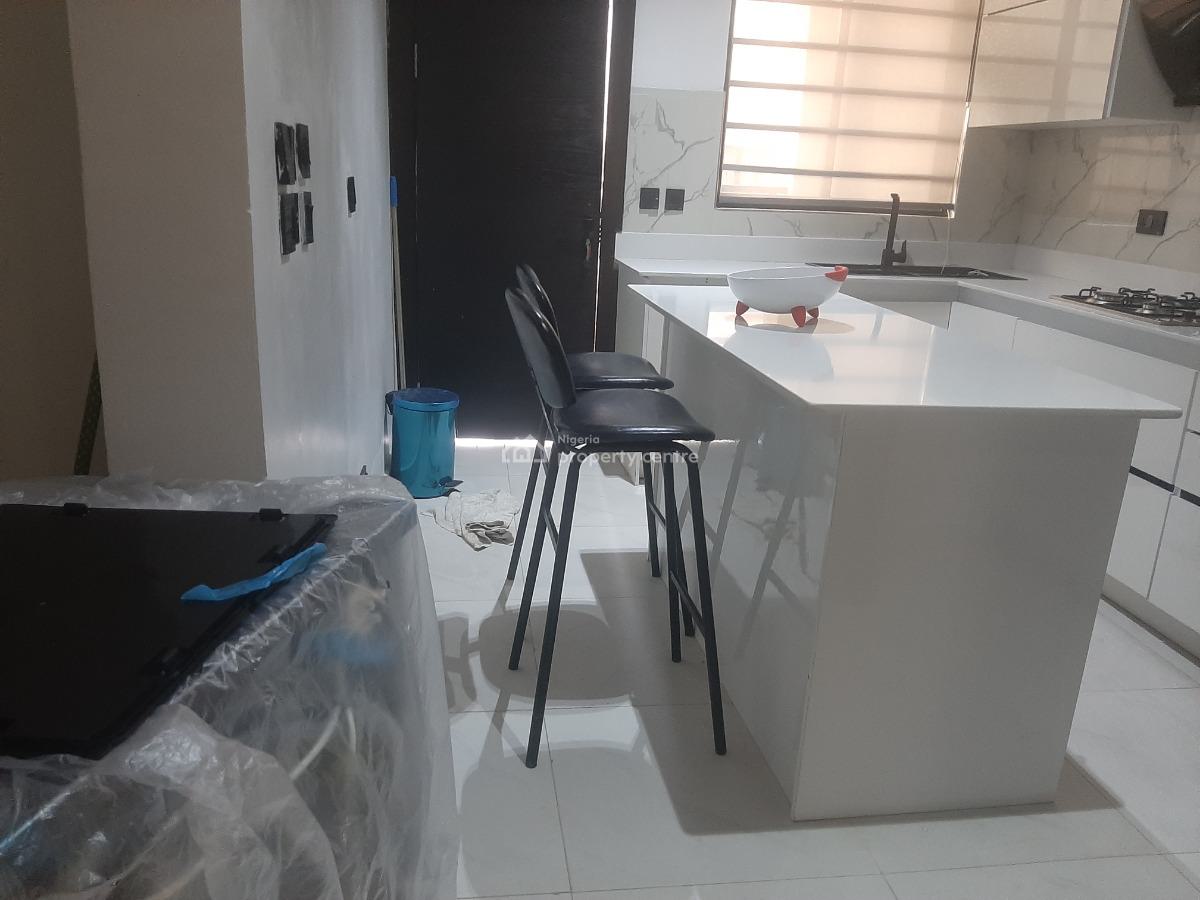 Furnished and Serviced 2 Bedroom En-suite Pentfloor Flat with Fully Fi, Lekki Phase 1, Lekki, Lagos, Flat / Apartment for Rent