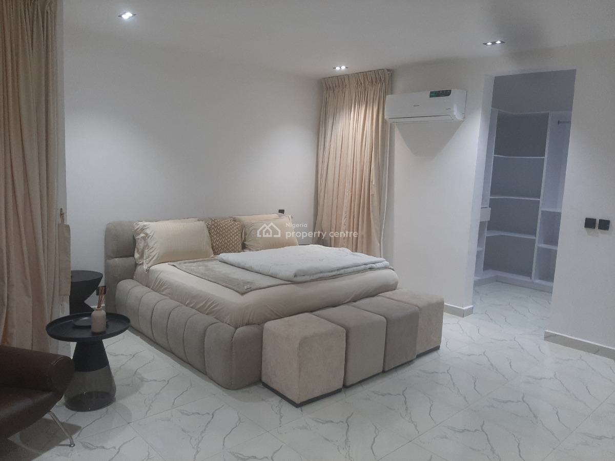 Furnished and Serviced 2 Bedroom En-suite Pentfloor Flat with Fully Fi, Lekki Phase 1, Lekki, Lagos, Flat / Apartment for Rent