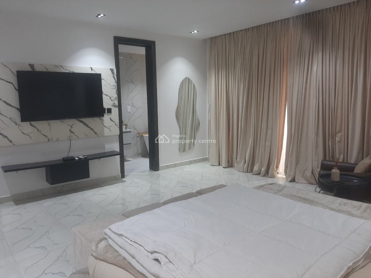Furnished and Serviced 2 Bedroom En-suite Pentfloor Flat with Fully Fi, Lekki Phase 1, Lekki, Lagos, Flat / Apartment for Rent
