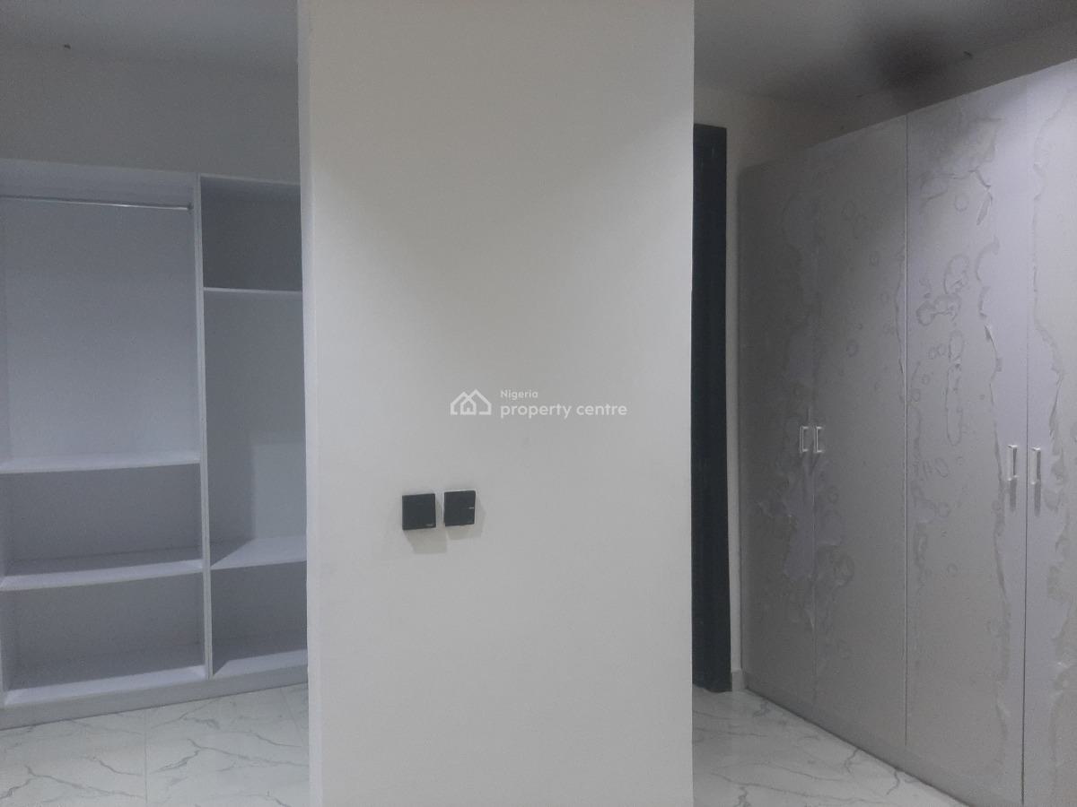 Furnished and Serviced 2 Bedroom En-suite Pentfloor Flat with Fully Fi, Lekki Phase 1, Lekki, Lagos, Flat / Apartment for Rent