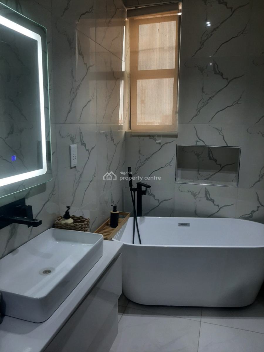 Furnished and Serviced 2 Bedroom En-suite Pentfloor Flat with Fully Fi, Lekki Phase 1, Lekki, Lagos, Flat / Apartment for Rent