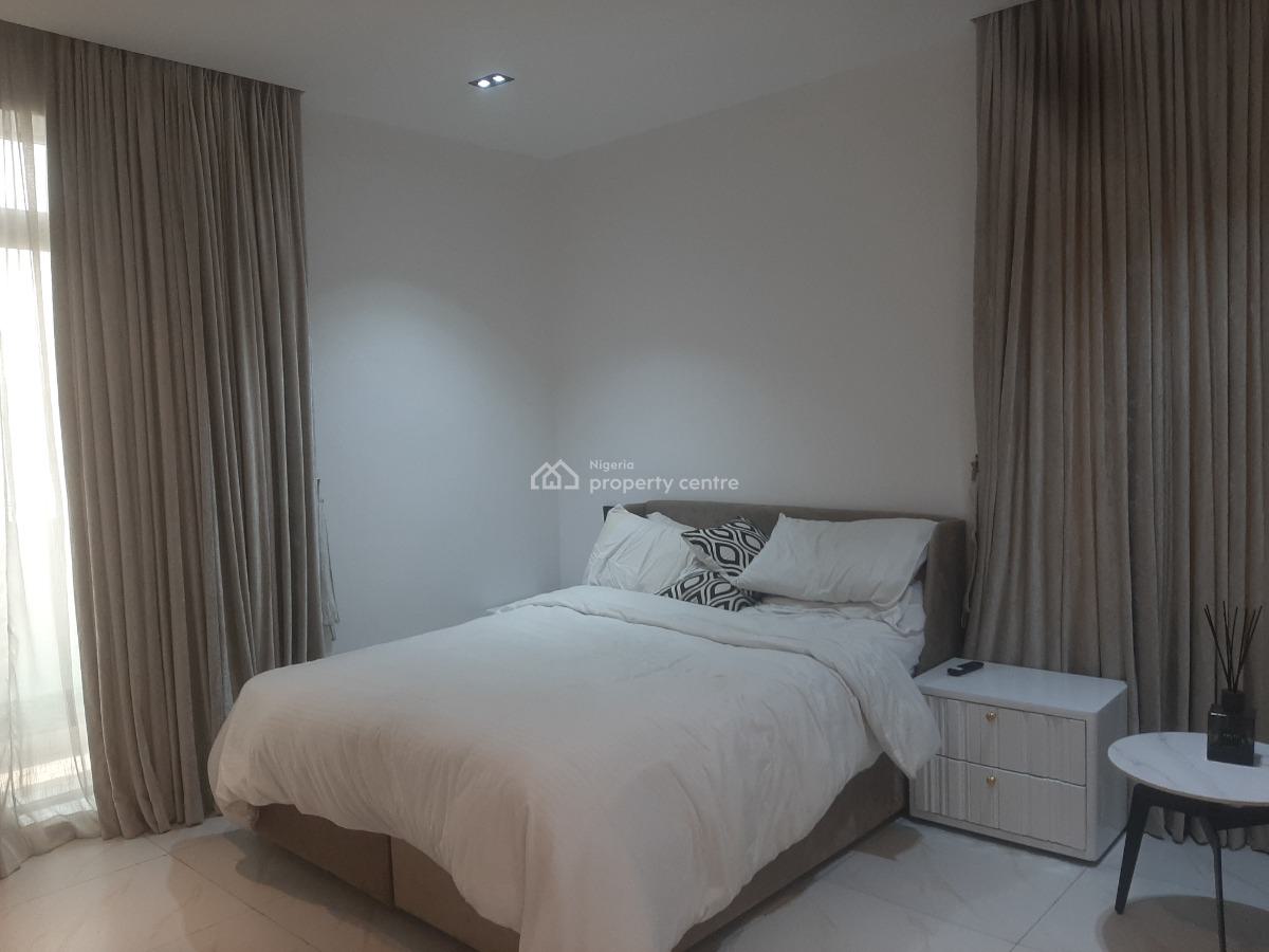 Furnished and Serviced 2 Bedroom En-suite Pentfloor Flat with Fully Fi, Lekki Phase 1, Lekki, Lagos, Flat / Apartment for Rent