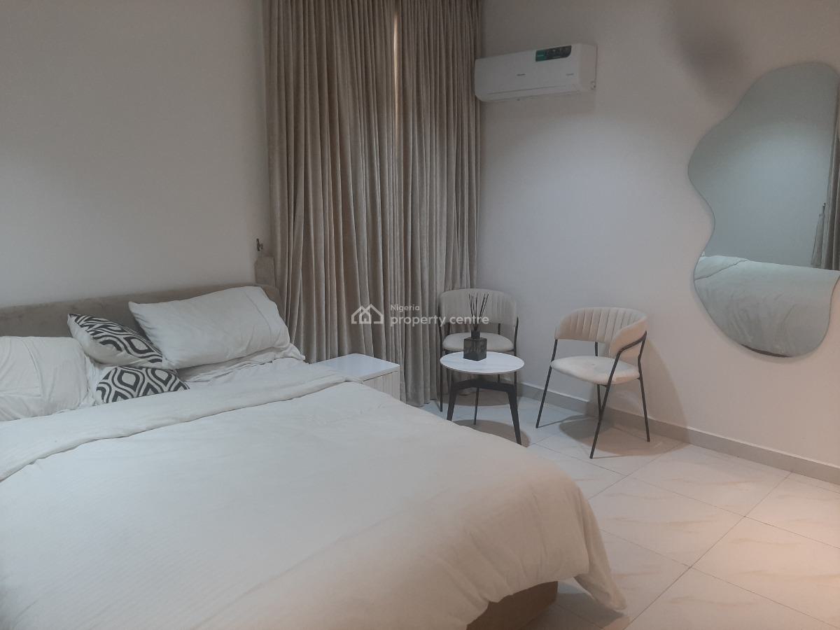 Furnished and Serviced 2 Bedroom En-suite Pentfloor Flat with Fully Fi, Lekki Phase 1, Lekki, Lagos, Flat / Apartment for Rent