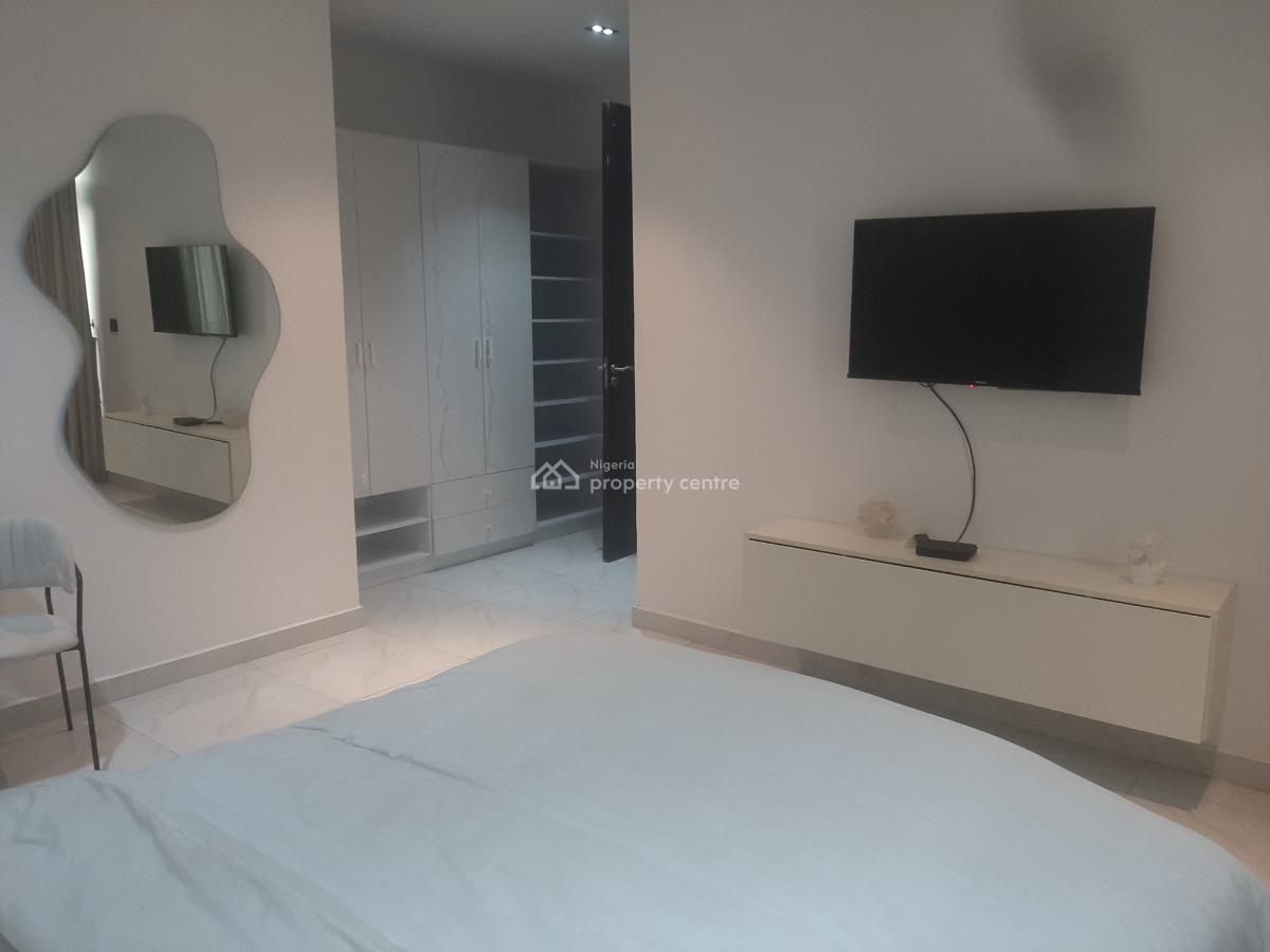 Furnished and Serviced 2 Bedroom En-suite Pentfloor Flat with Fully Fi, Lekki Phase 1, Lekki, Lagos, Flat / Apartment for Rent
