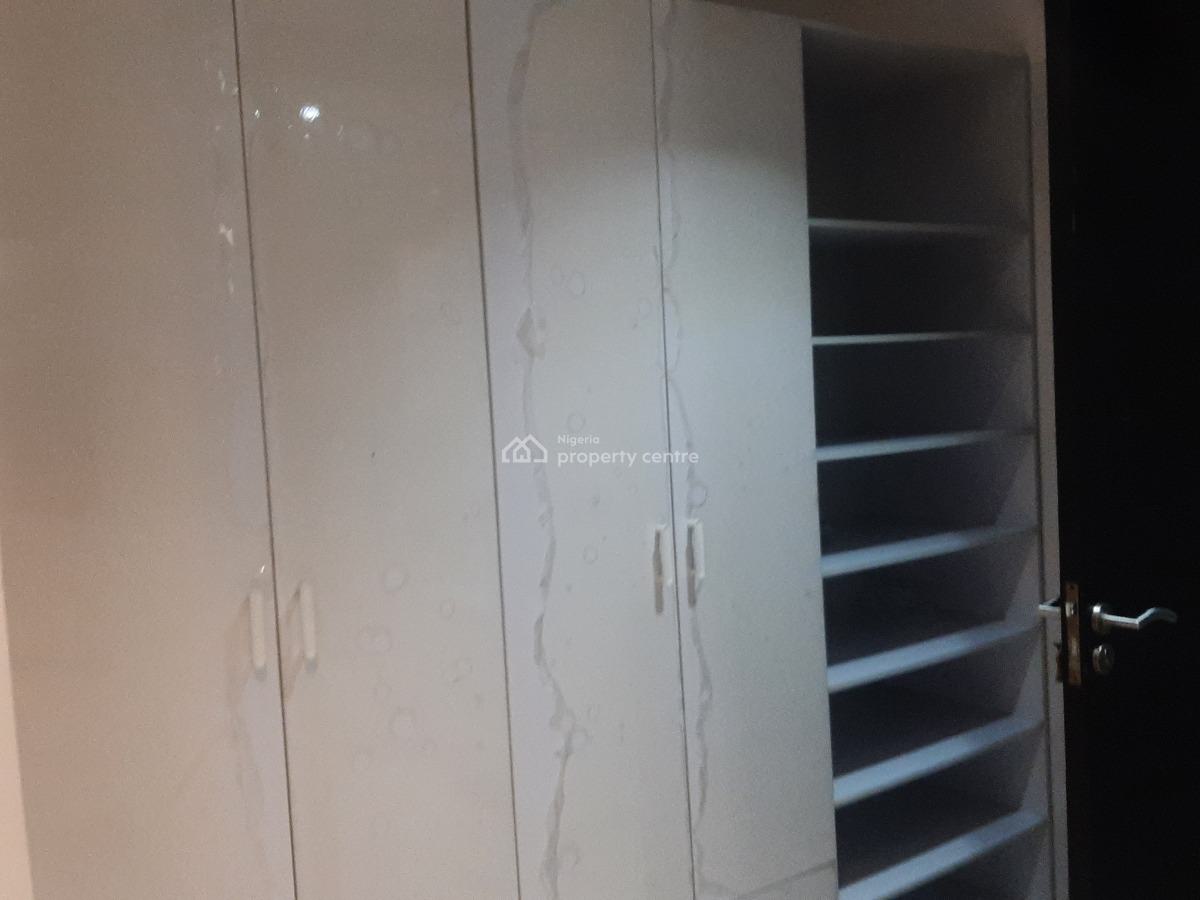 Furnished and Serviced 2 Bedroom En-suite Pentfloor Flat with Fully Fi, Lekki Phase 1, Lekki, Lagos, Flat / Apartment for Rent