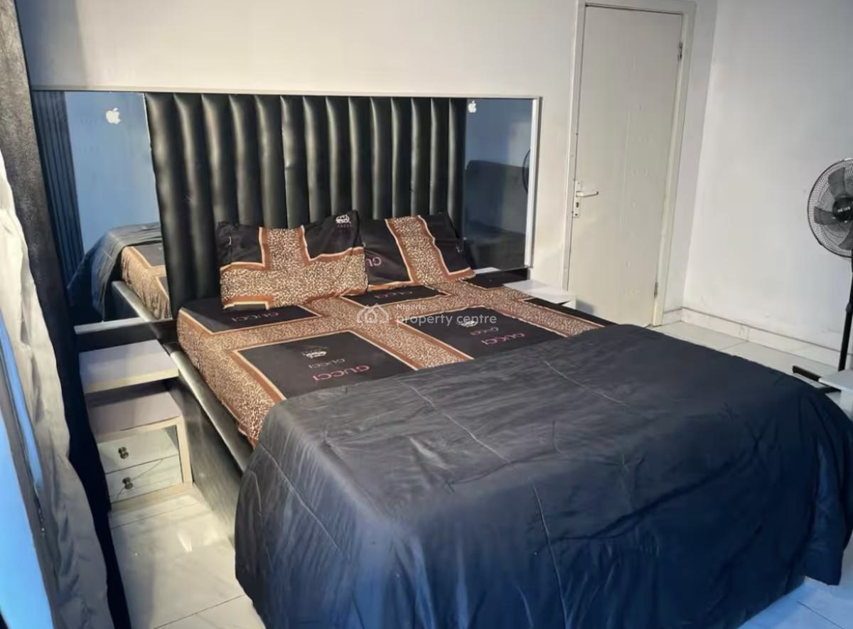 Bedroom in a Clean Apartment, Lekki Peninsula Scheme Ii Road 42, Lekki, Lagos, Terraced Duplex Short Let