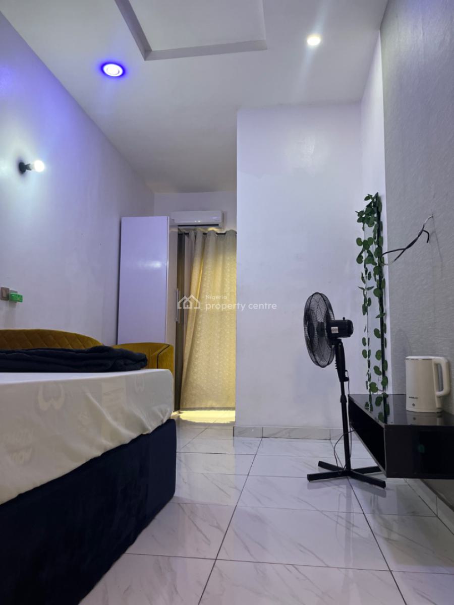 Bedroom in a Clean Apartment, Lekki Peninsula Scheme Ii Road 42, Lekki, Lagos, Terraced Duplex Short Let