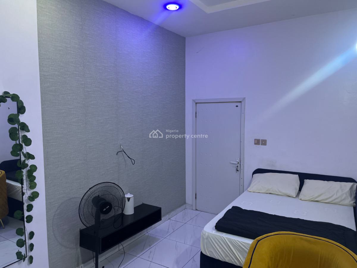 Bedroom in a Clean Apartment, Lekki Peninsula Scheme Ii Road 42, Lekki, Lagos, Terraced Duplex Short Let