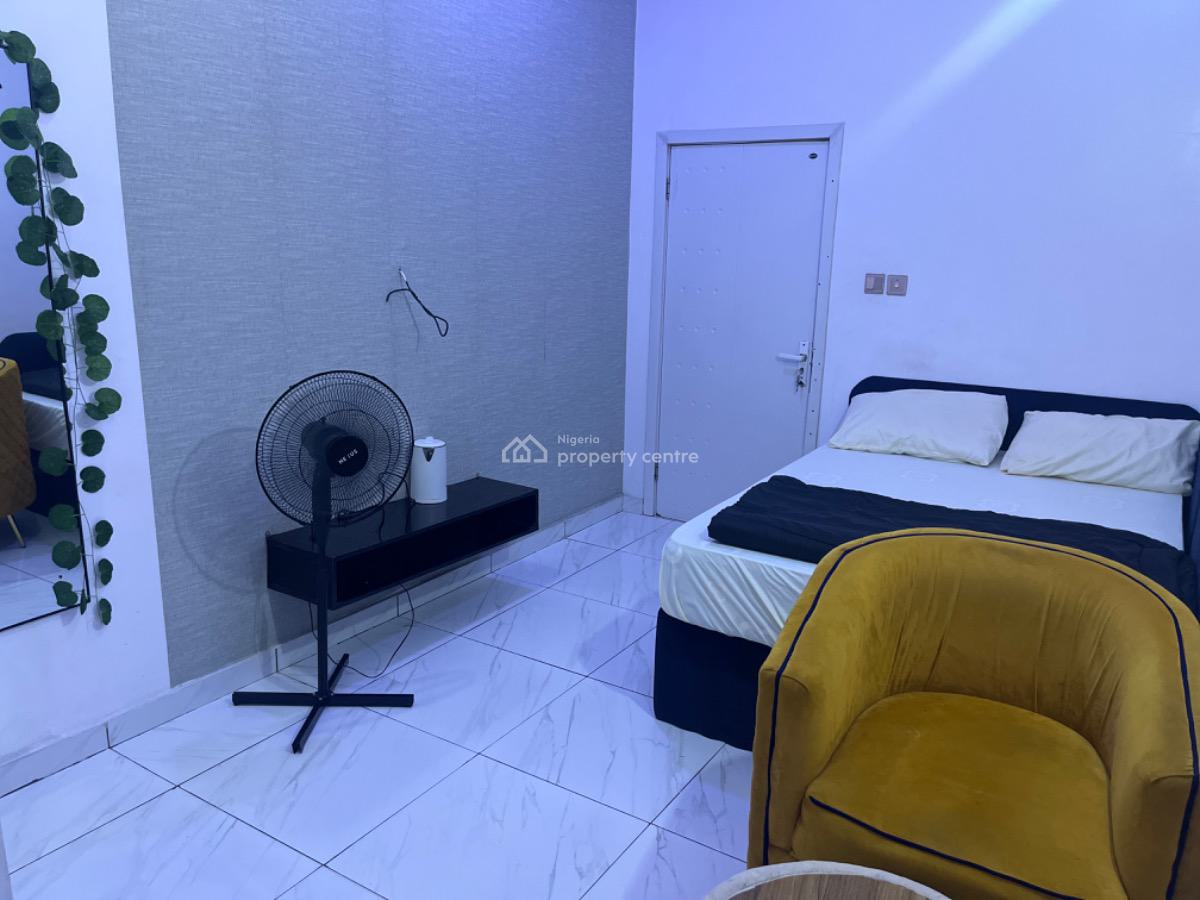 Bedroom in a Clean Apartment, Lekki Peninsula Scheme Ii Road 42, Lekki, Lagos, Terraced Duplex Short Let