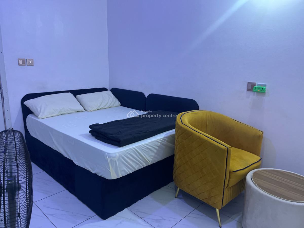 Bedroom in a Clean Apartment, Lekki Peninsula Scheme Ii Road 42, Lekki, Lagos, Terraced Duplex Short Let