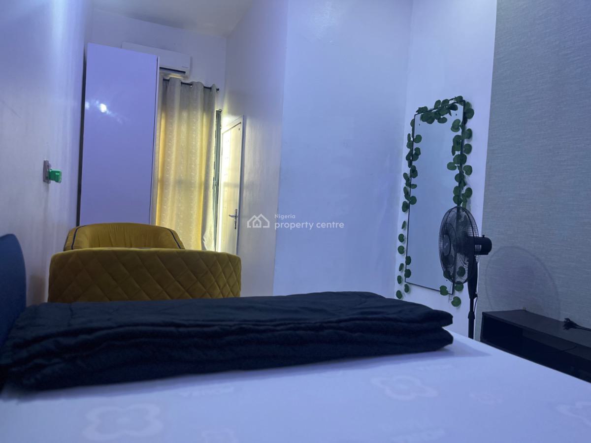 Bedroom in a Clean Apartment, Lekki Peninsula Scheme Ii Road 42, Lekki, Lagos, Terraced Duplex Short Let