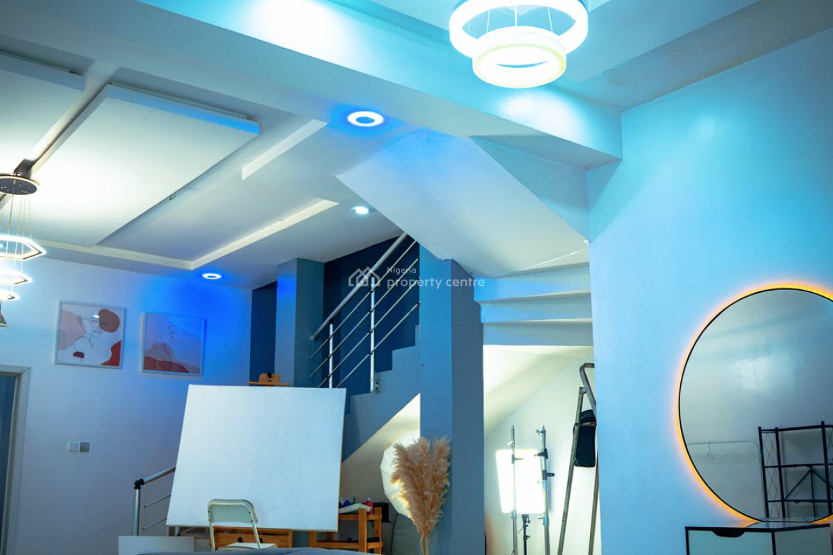 a Room in a Terraced Duplex, 42 Chief Labi Ishola-lemomu Street Lekki Scheme 2, Lekki, Lagos, Terraced Duplex Short Let